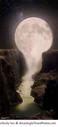 Reminisent moon Reminisent moon