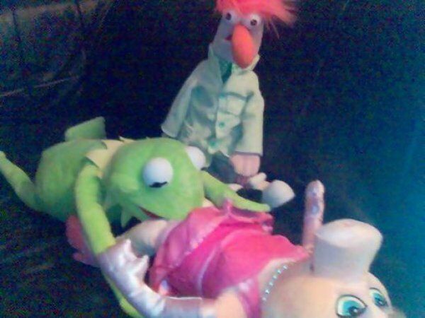 GETTING JIGGY..WITH MISS PIGGY !?X