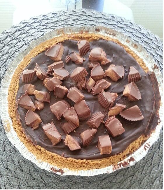 “Chocolate Reese’s peanut butter cheesecake Pie’ “Chocolate Reese’s peanut butter cheesecake Pie’