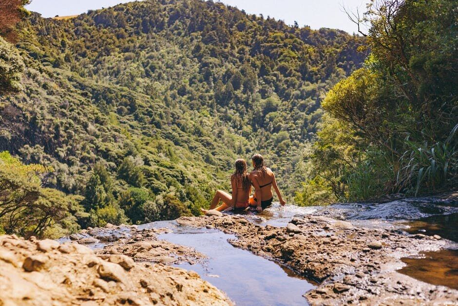 I wander through the stream so sweet