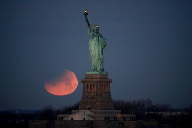 LADY LIBERTY SINGS