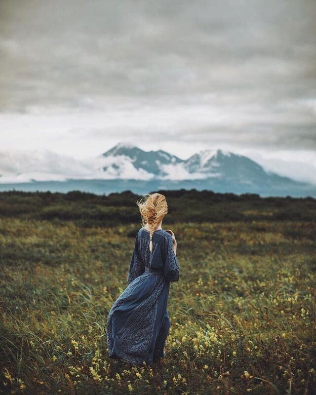 Signs of lost on the horizon