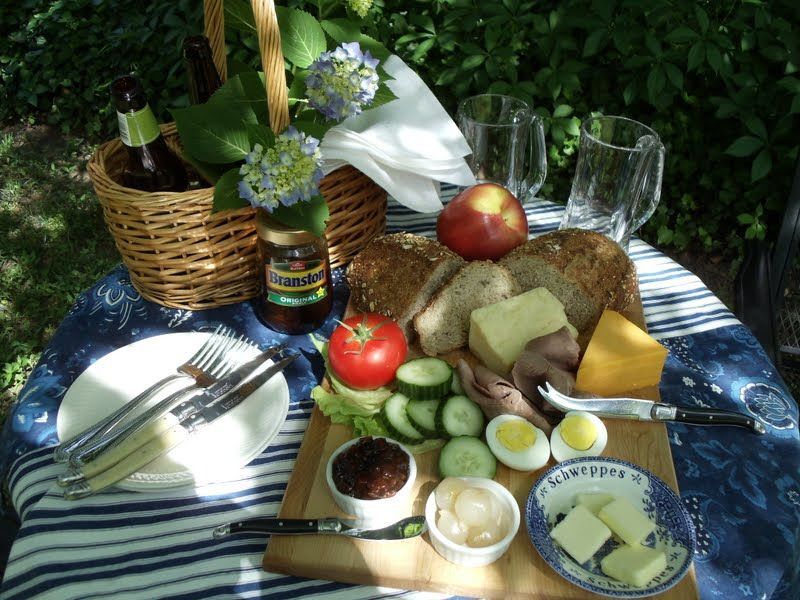 Alfresco ploughman’s lunch