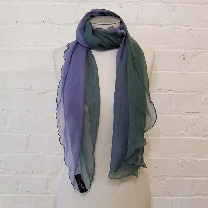 Silk scarf of conspiracy