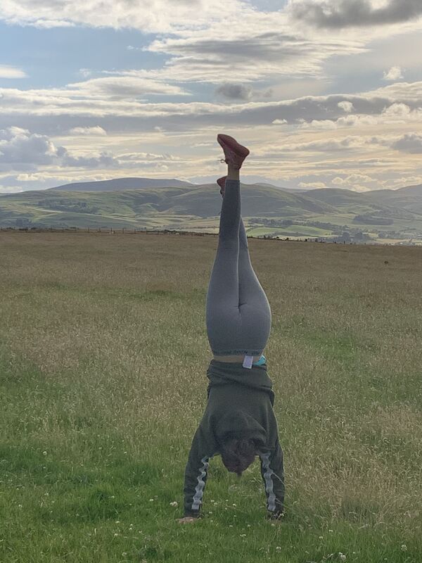 Emily Grace’s ‘Rambling handstands’ ❤️
