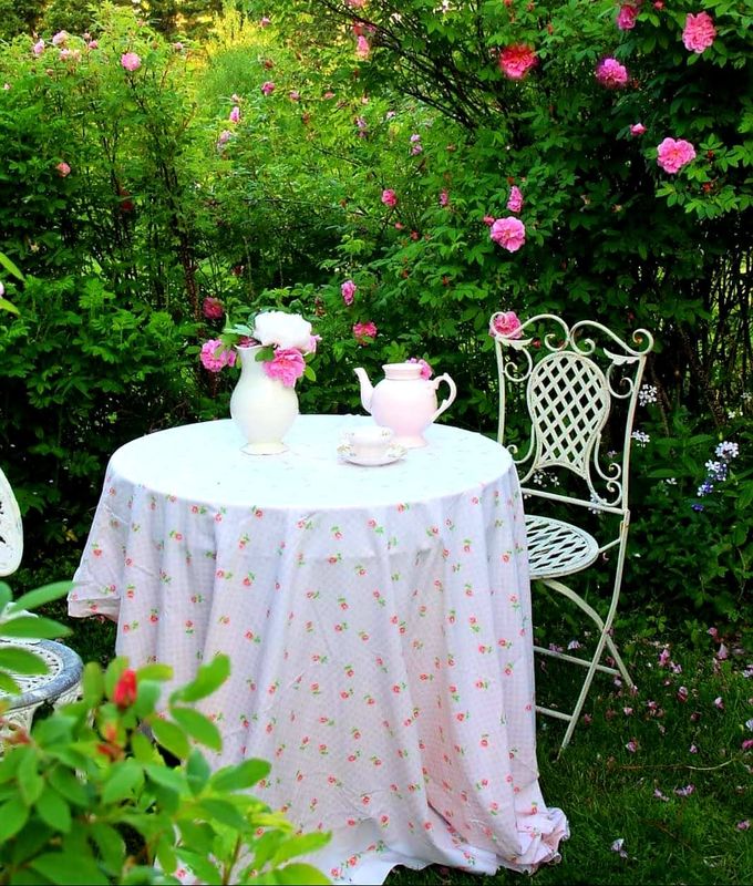 TEA IN THE GARDEN