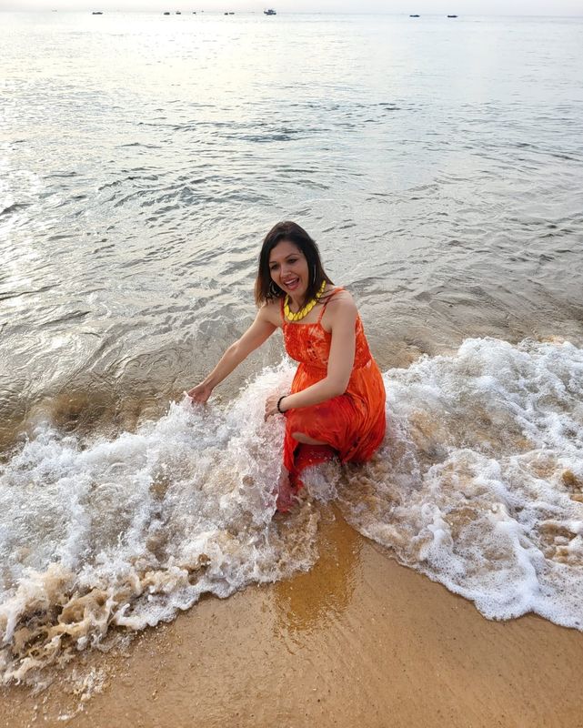 WILLIAMSJI MAVELI : POEM: WAVES 