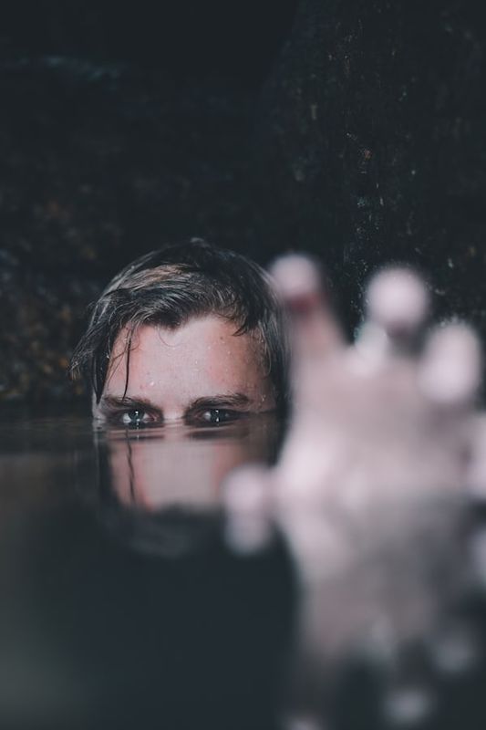 NARCISSISTS ARE SELECTED TO LEAD