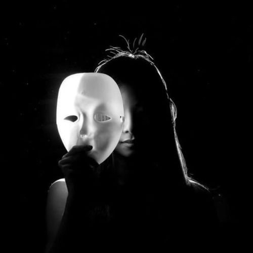 Underthemask81