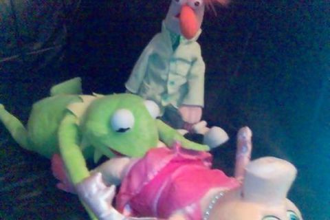 GETTING JIGGY..WITH MISS PIGGY !?X