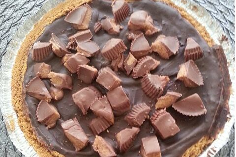 “Chocolate Reese’s peanut butter cheesecake Pie’