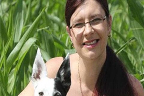 POET&#039;S PEN: WILLIAMSJI MAVELI writes on Jenny Brewer&#039;s  poem titled  &quot; Internet Love &quot;