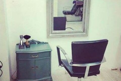 The Old Barber&#039;s Shop