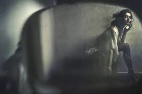 The girl in the Mirror