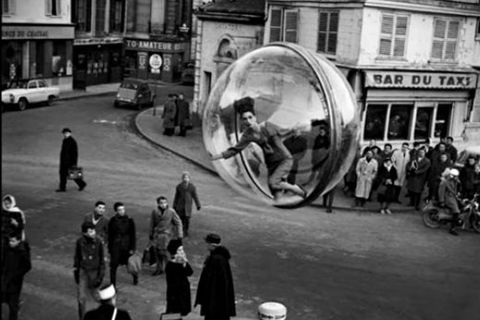 BUBBLES IN PARIS 