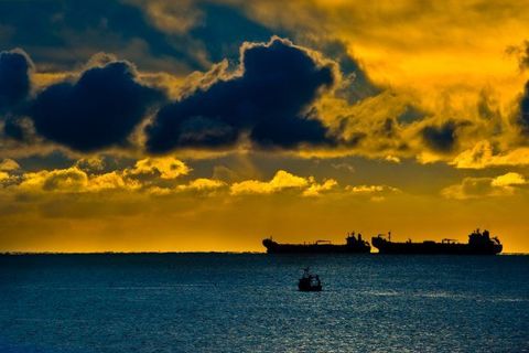 Tankers on Auburn&#039;s Sea