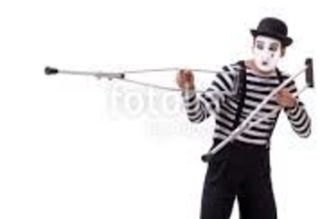 Everyone can see I&#039;m on crutches
