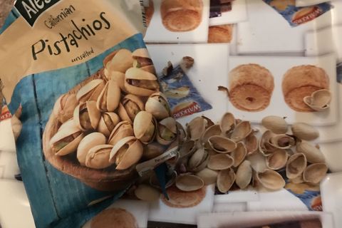 Pistachio nuts at bedtime