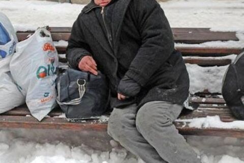 I AM HOMELESS  FOR CHRISTMAS