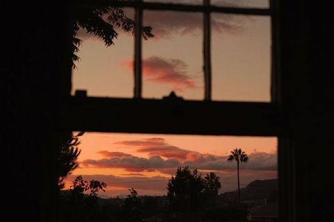 Beyond the window Gaze 🦋